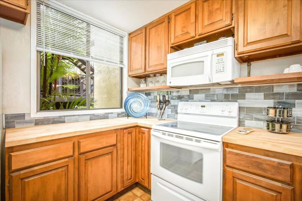 Beautiful 2/2 Condo In Kailua Kona. Ocean View! Екстериор снимка